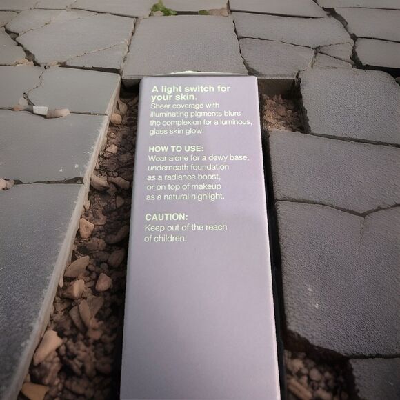 Joah Crystal Glow Tinted Luminizer Stick MW020 light to medium Full Size Sealed - Picture 3 of 5